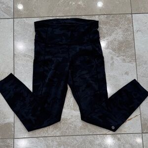 Women size 6 Lululemon Black Camouflage Leggings